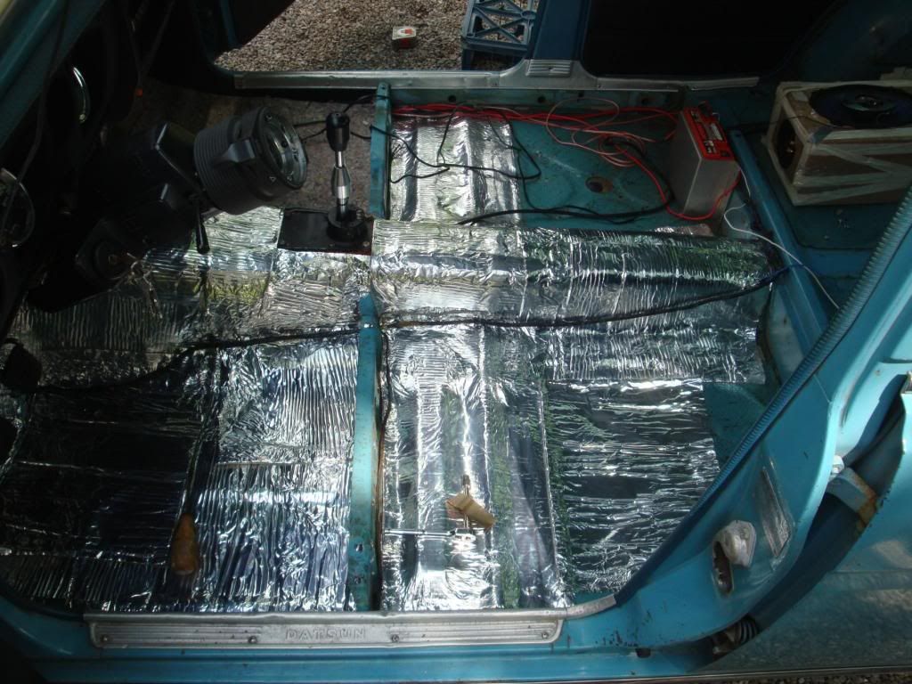 Datsun510Insulating8.jpg