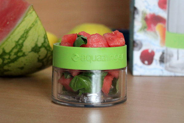  photo aqua-zinger-fles-watermeloen-basilicum-flavored-water-fruit_zps14e555a2.png