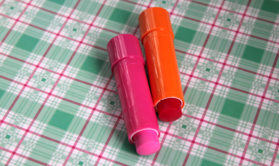  photo lippenbalsem-maybelline-baby-lips-review-roze-oranje-balm_zps3a152476.png