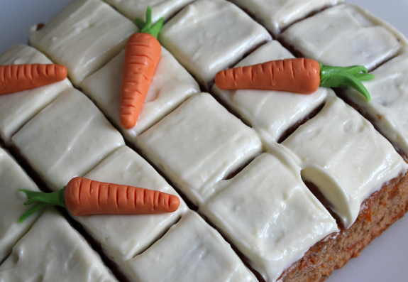  photo mixed-reviews-funcakes-carrot-cake-fondant-tropical-orange-deleukstetaartenshop-worteltaart-bakmix-worteltjes2_zpsa58f9d0b.png