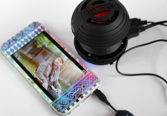  photo muvit-mini-portable-speaker-review-kleine-iphone-ipad-telefoon_2_zps52266e5e.png