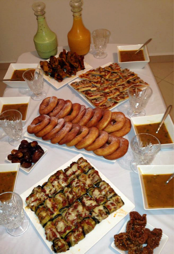  photo ramadan-tafel-2014-inspiratie-ramadan-recepten-donuts-mini-pizza-chebekia-gevulde-aubergine_zps9b50053e.png