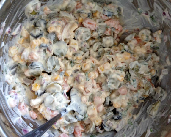  photo recept-aardappelsalade-met-yoghurtdressing-zongedroogde-tomaten-augurken-mais-wortels-ui-_zps466f902f.png