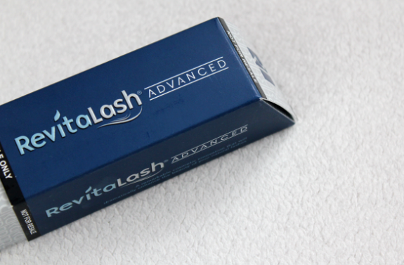  photo revitalash-advanced-conditioner-review-lange-volle-wimperserum-_zpscbbca762.png