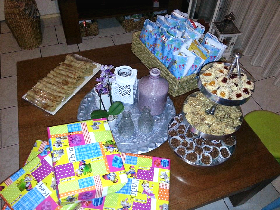  photo suikerfeest-ideeen-inspiratie-wat-staat-er-op-jou-eid-suikerfeest-tafel-koekjes-cadeaus-_zps11f97967.png