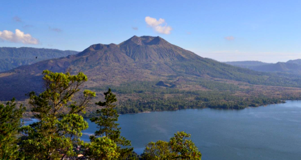  photo travel-indonesie-bali-activiteiten-fietsen-zonsondergang-vulkaan-beklimmen-gunung-batur-_zps50557f2a.png